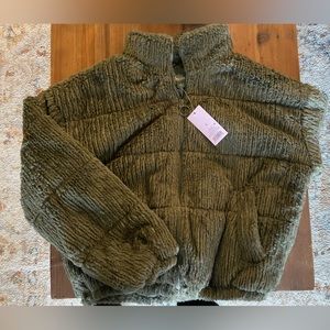 Green furry/ cropped puffer coat